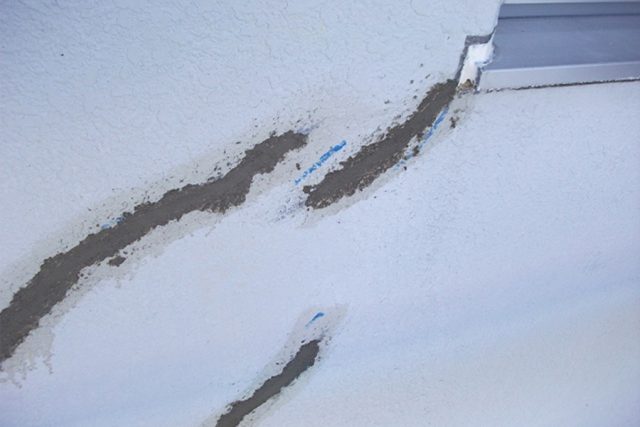 画像：外壁クラック補修